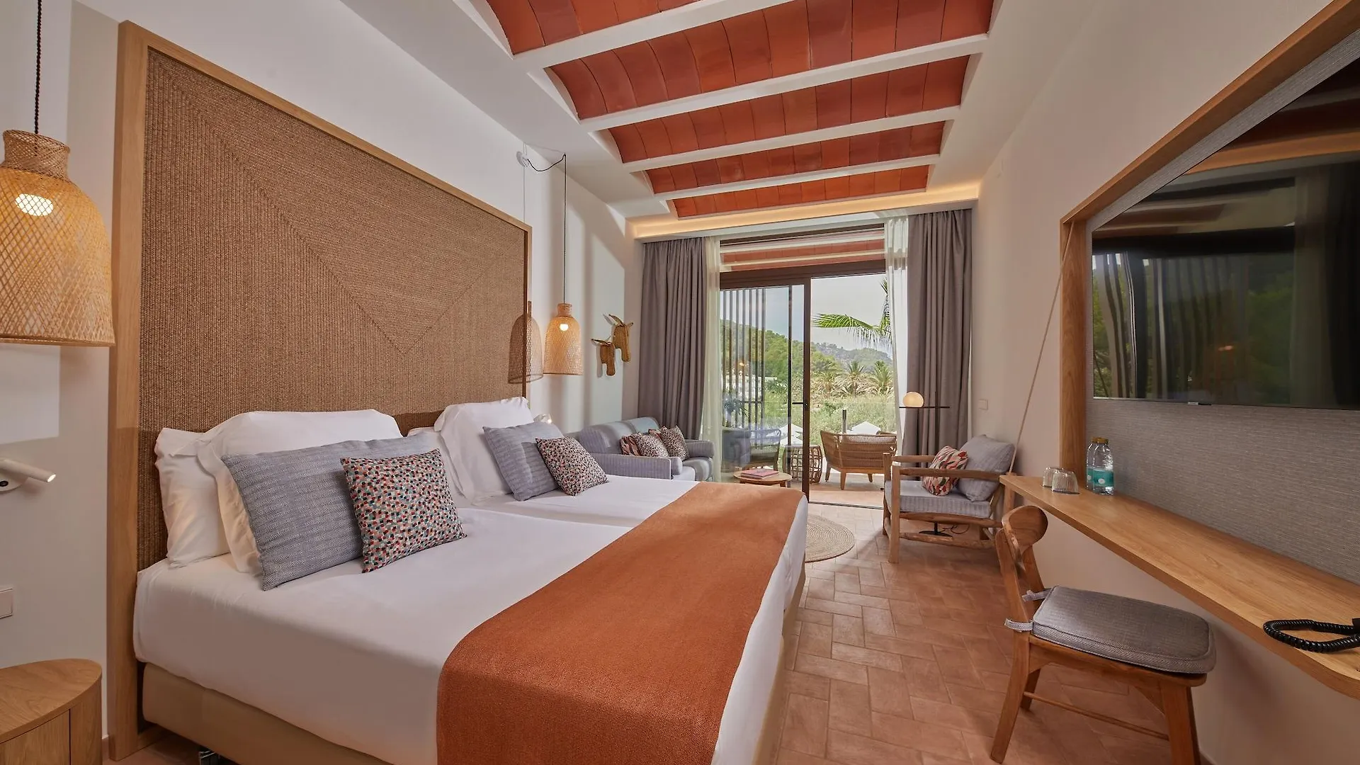 Cala San Miguel Ibiza Resort, Adults Only, Curio Collection By Hilton Port de Sant Miguel 5*,  İspanya